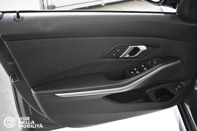 BMW 320d 48V xDrive Touring Business Advantage